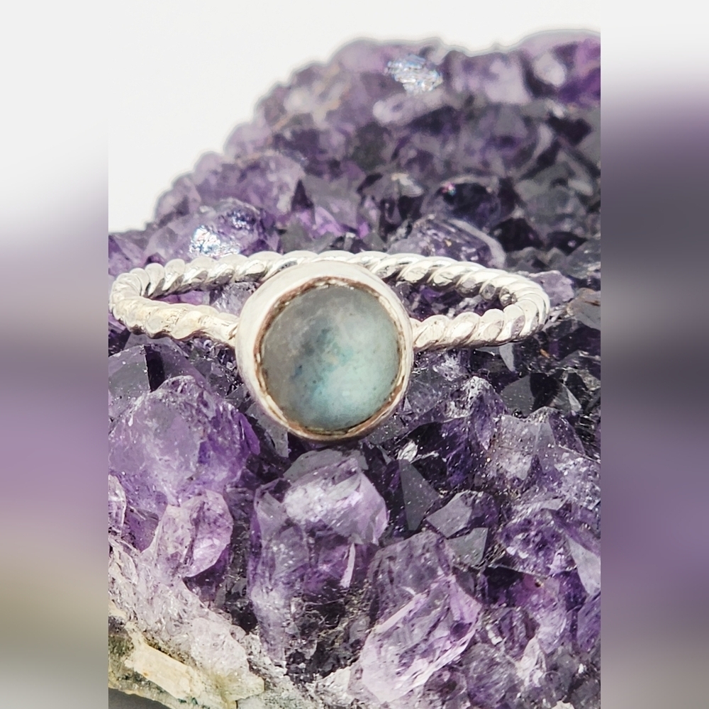 LABRADORITE HANDMADE RING WITH A TWISTED RING BAND UNISEX SIZE 7 - Picture 5 of 9